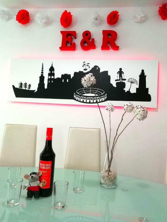 Apartamento E&R Malaga Centro- Parking Gratis المظهر الخارجي الصورة