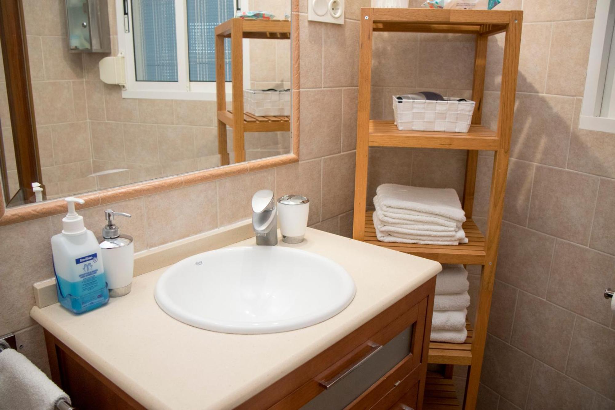 Apartamento E&R Malaga Centro- Parking Gratis المظهر الخارجي الصورة