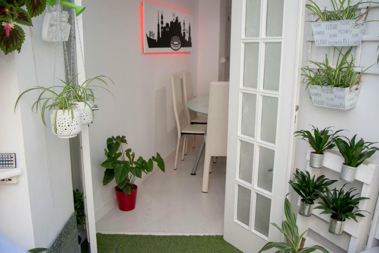 Apartamento E&R Malaga Centro- Parking Gratis المظهر الخارجي الصورة